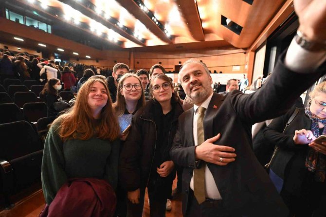 Bursa’da Münazara Turnuvasında Şampiyon Belirlendi