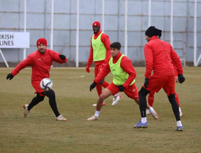 Sivasspor, Adana Maçına Hazırlanıyor