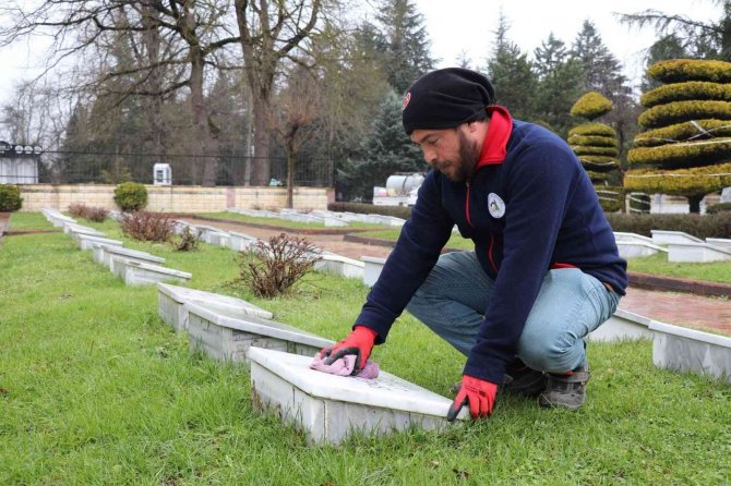 Şehitlik 18 Mart İçin Hazırlanıyor