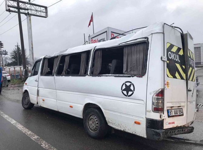 İ̇şçi Servisi İle Boru Yüklü Tır Çarpıştı 9 Yaralı