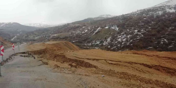 Tunceli’de Yağış Nedeniyle Yol Çöktü
