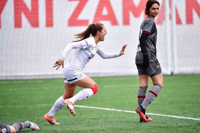 Turkcell Kadın Futbol Süper Ligi: Galatasaray: 2 - Fatih Karagümrük: 1