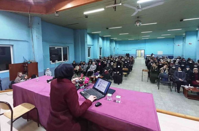 Hisarcık’ta “Kur’an Ve Sünnet Perspektifinden Kadın” Konulu Konferans