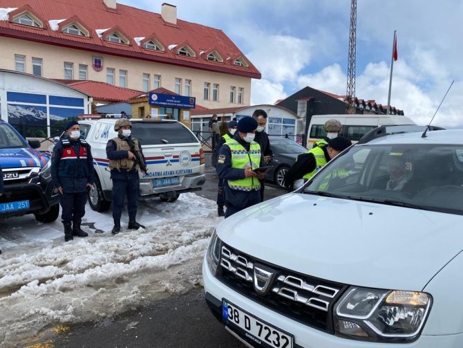 İ̇l Jandarma Komutanı Trafik Denetiminde