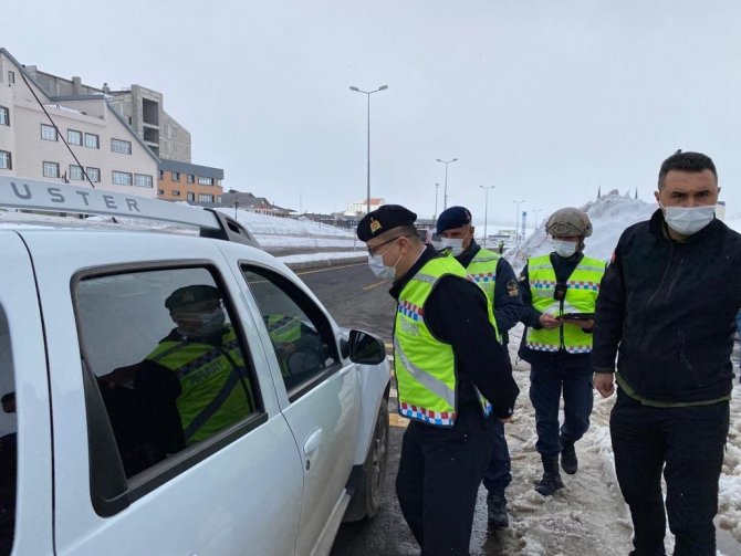 İ̇l Jandarma Komutanı Trafik Denetiminde
