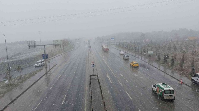 İ̇stanbul’un Yüksek Kesimlerinde Kar Yağışı
