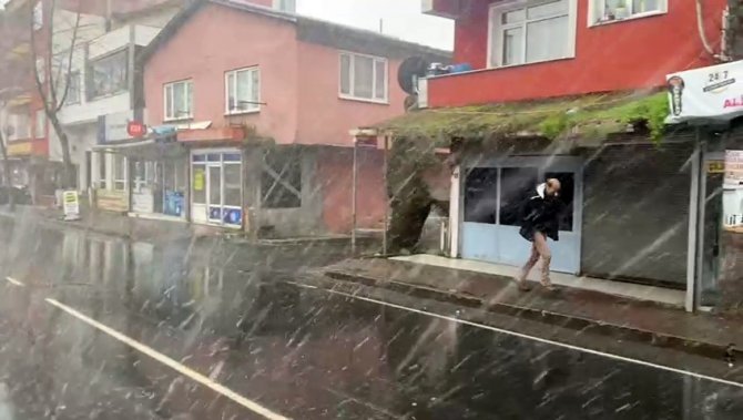 Sarıyer’de Kar Yağışı Başladı