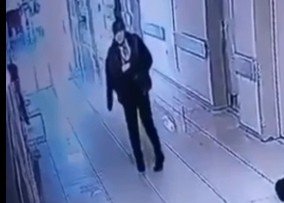 Koluna Alçı Takıp Silahı Da İçine Gizlemiş