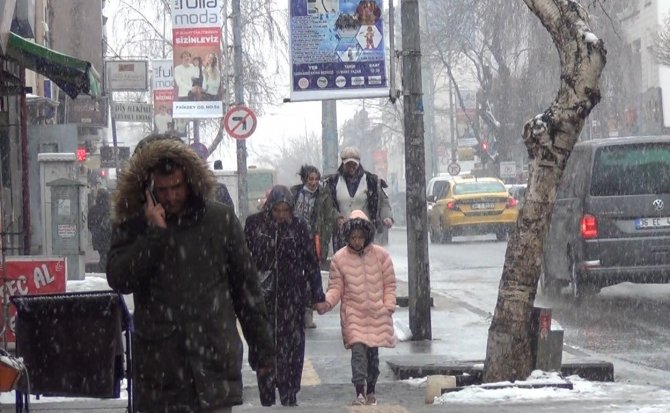 Kars’ta Eğitime Kar Engeli