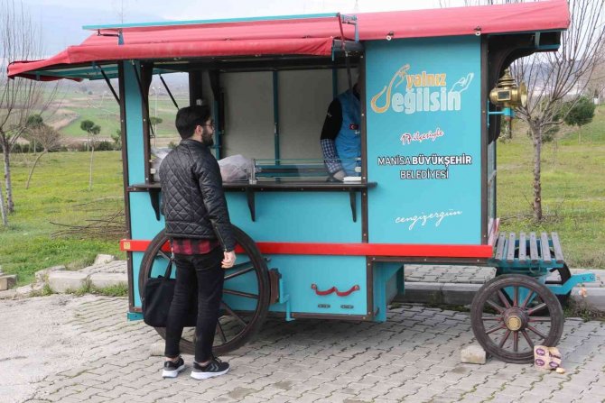 Büyükşehirden Üniversiteli Öğrencilere Çorba İkramı