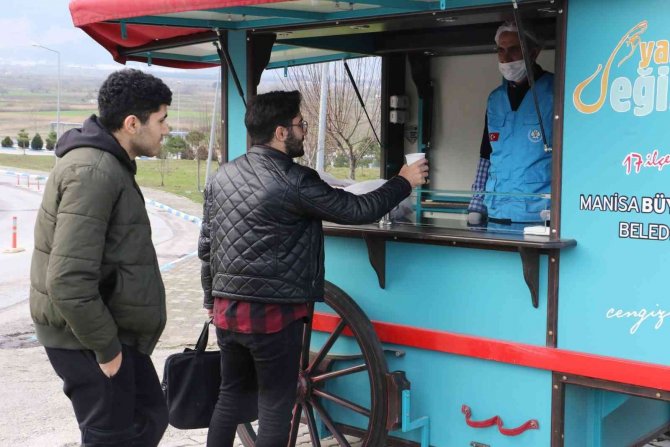 Büyükşehirden Üniversiteli Öğrencilere Çorba İkramı