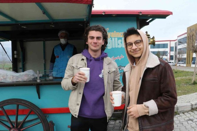 Büyükşehirden Üniversiteli Öğrencilere Çorba İkramı