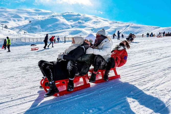 Denizli Kayak Merkezi’nde Kar Kalınlığı Zirvedeki Yerini Koruyor