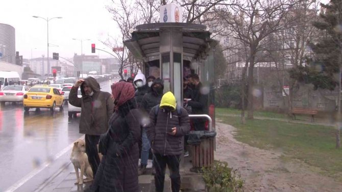 İ̇stanbul’da Beklenen Kar Yağışı Üsküdar’da Etkisini Gösterdi