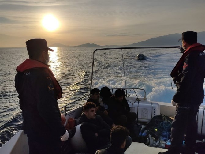 Yunanlılar Türk Karasularına İtti, 8 Göçmen Kurtarıldı