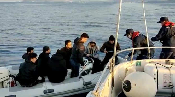 Yunanlılar Türk Karasularına İtti, 8 Göçmen Kurtarıldı