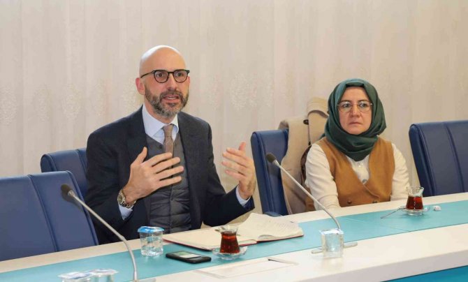 Neü Ve Pakistan Allama İ̇qbal Açık Üniversitesi Yetkilileri İstişare Toplantısı Gerçekleştirdi