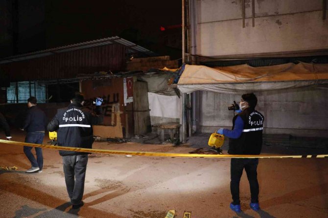 Sokakta Bir Kişi 4 Yerinden Tabanca İle Vurulmuş Halde Bulundu
