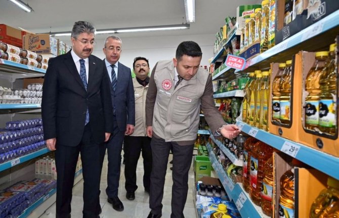 Vali Yılmaz, Marketlerde ’Stokçuluk’ Ve ’Fahiş Fiyat’ Denetimi Yaptı