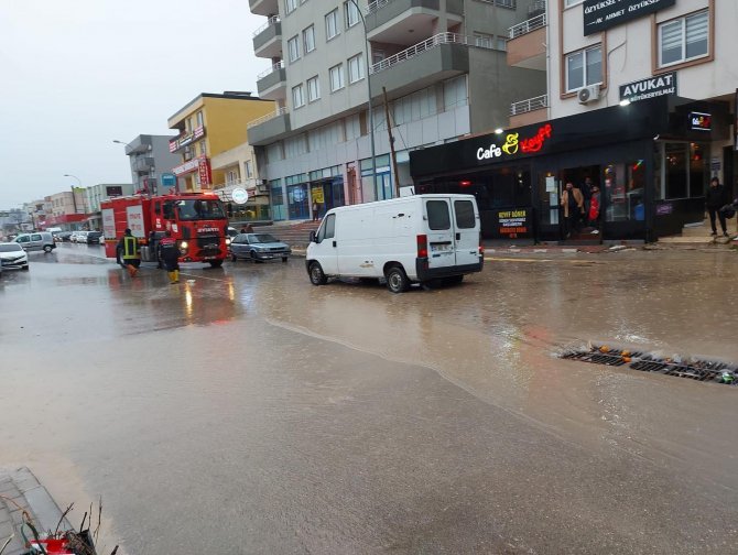 Osmaniye’de Sağanak Yağış Su Baskınlarına Neden Oldu
