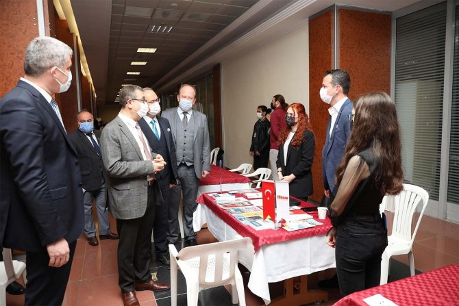 Üniversiteli Gençler Kariyerlerine Yön Veriyor