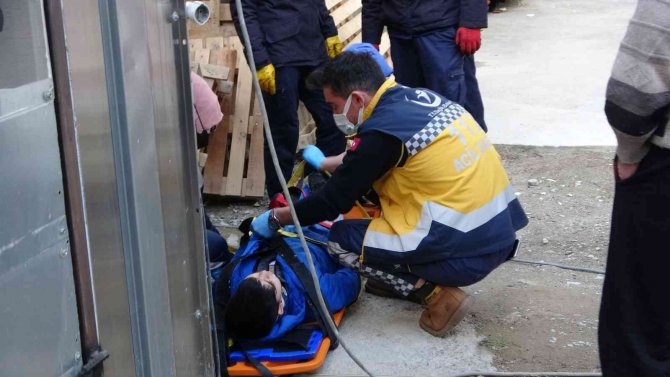 Pendik’te İnşaatta 5 Metre Derinliğindeki Çukura Düşen Çocuk Kurtarıldı