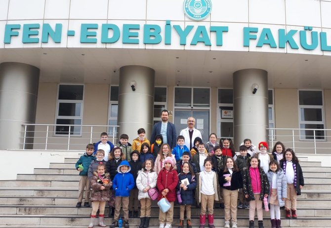 Profesör Satıl’dan Minik Öğrencilere Biyoloji Dersi