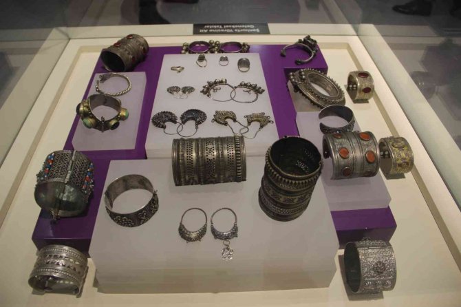 Şanlıurfa’ya Özgü Giysi Ve Takılar İlk Kez Sergilendi
