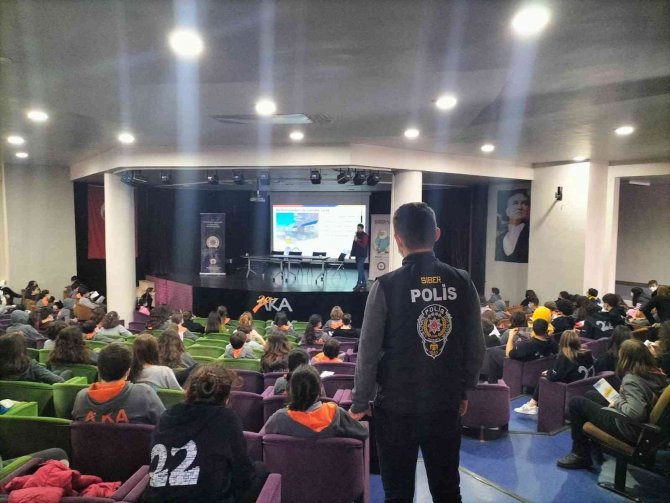 Tekirdağ’da Öğrencilere Siber Eğitimi