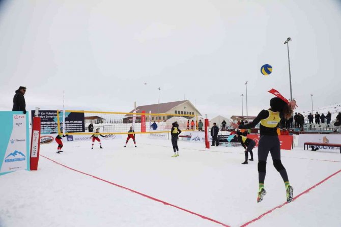 Kar Voleybolu Türkiye Şampiyonası Sona Erdi