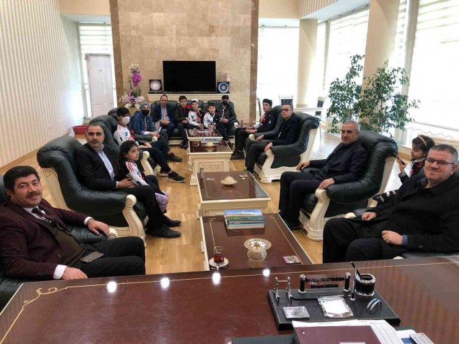 Sporcularından Tatvan Belediyesine Ziyaret