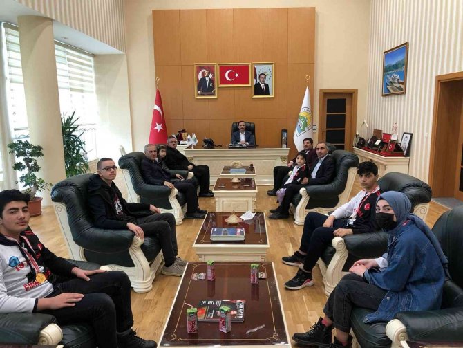 Sporcularından Tatvan Belediyesine Ziyaret