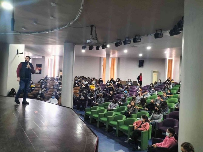 Tekirdağ’da Öğrencilere Siber Eğitimi