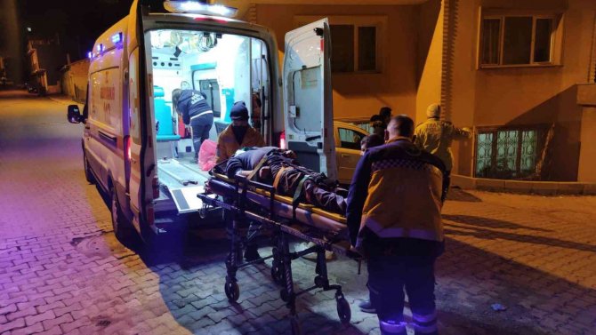 Otomobil Bahçe Kapısına Çarptı: 1 Yaralı