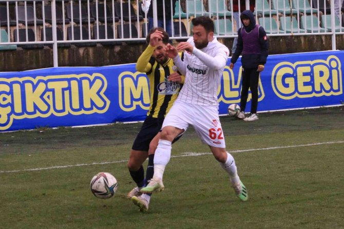 Tff 3. Lig: Belediye Derincespor: 3 - Gümüşhane Sportif Faaliyetler: 0