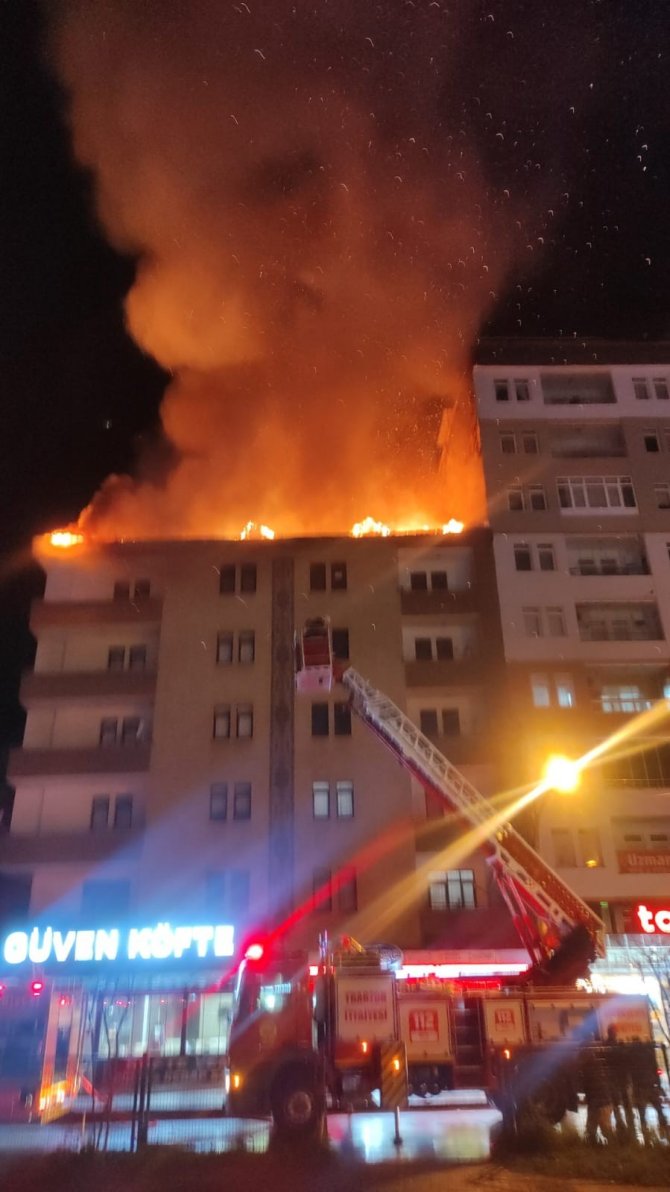 Trabzon’da Çatı Yangını Korkuttu