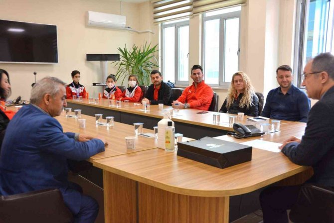 Denizlili Şampiyonlar İ̇banoğlu’nu Ziyaret Etti