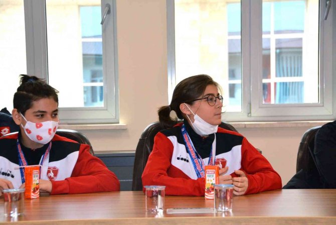 Denizlili Şampiyonlar İ̇banoğlu’nu Ziyaret Etti