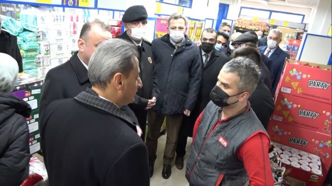 Sinop Valisi’nden Zincir Market Görevlisine Sert Uyarı: “Hayatınızı Yaşanmaz Yaparız”