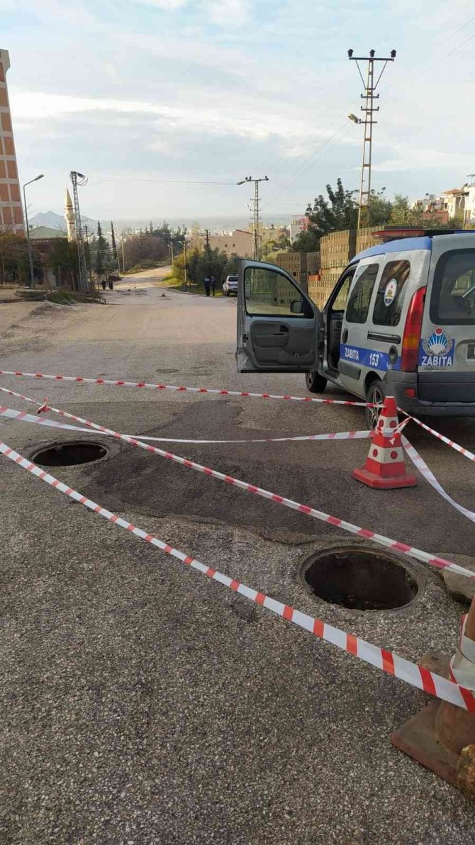 Hırsızlar Rögar Kapaklarını Çaldı