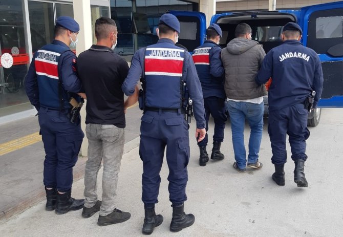 İ̇zmir’de Hırsızlık Olaylarına Karışan 3 Şüpheli Yakalandı