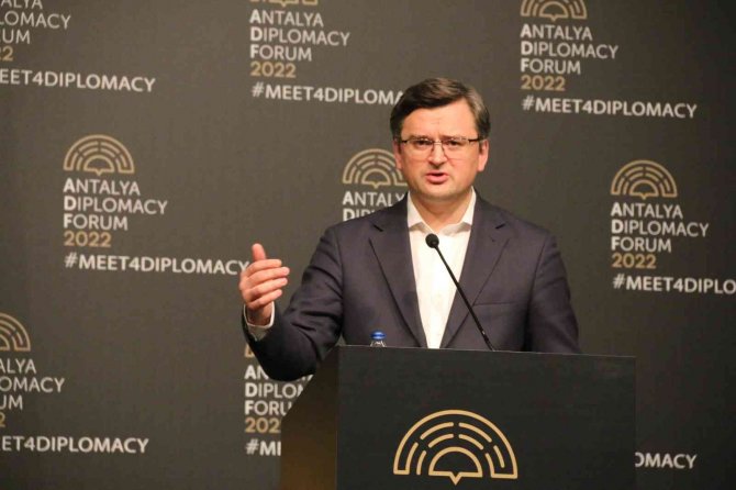 Ukrayna Dışişleri Bakanı Kuleba: “Rusya Halihazırda Bir Ateşkes İlan Edecek Gibi Görünmüyor”