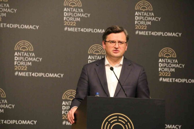 Ukrayna Dışişleri Bakanı Kuleba: “Rusya Halihazırda Bir Ateşkes İlan Edecek Gibi Görünmüyor”