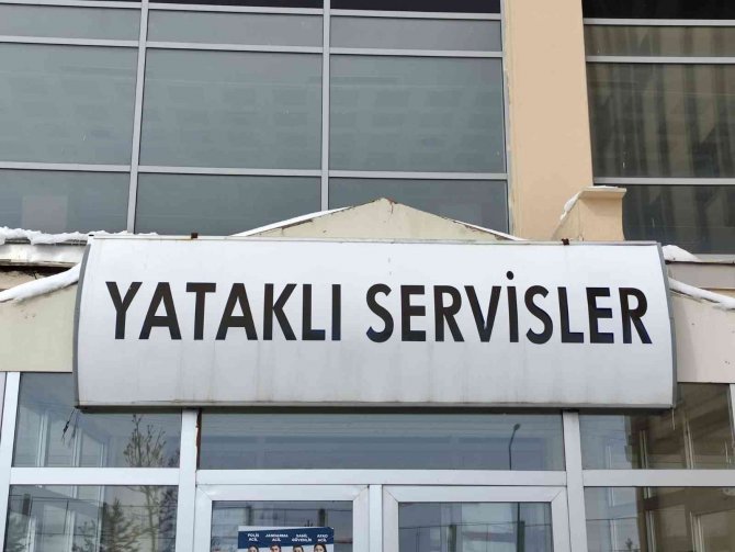 Ardahan’da 42 Öğrenci Zehirlenme Şüphesiyle Hastaneye Kaldırıldı