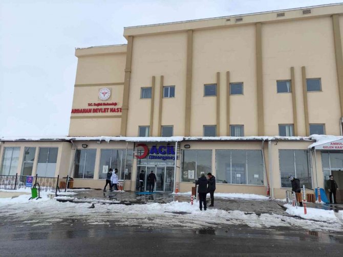 Ardahan’da 42 Öğrenci Zehirlenme Şüphesiyle Hastaneye Kaldırıldı