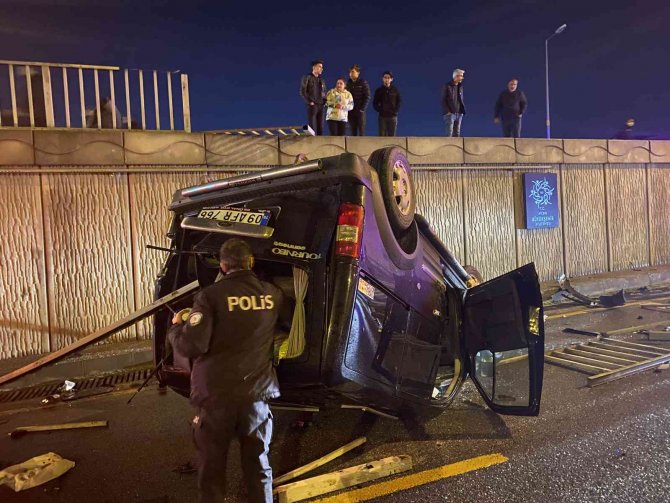 Yoldan Çıkan Ticari Araç Alt Geçide Düştü: 4 Yaralı