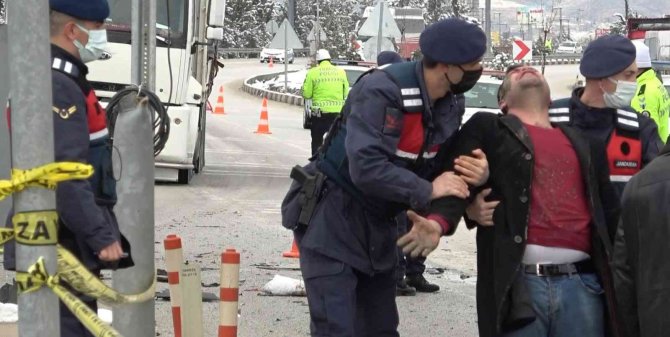 Kazada Annesini Kaybeden Acılı Adam Sinir Krizi Geçirdi
