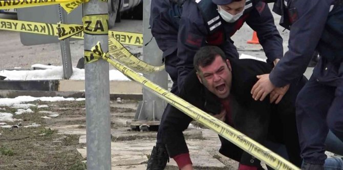 Kazada Annesini Kaybeden Acılı Adam Sinir Krizi Geçirdi