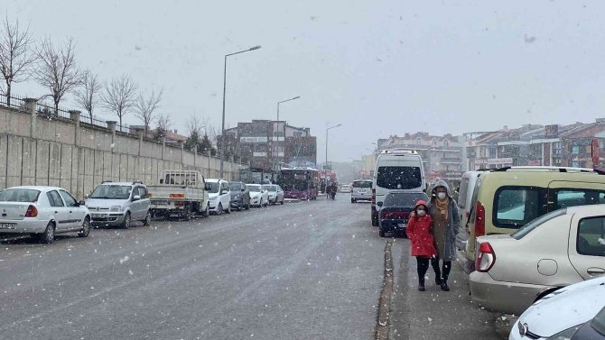 Balıkesir’de Beklenen Kar Başladı