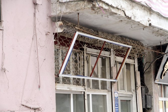 Belediyenin Reklam Vergisi Dayatmasına Sprey Boyalı Tepki